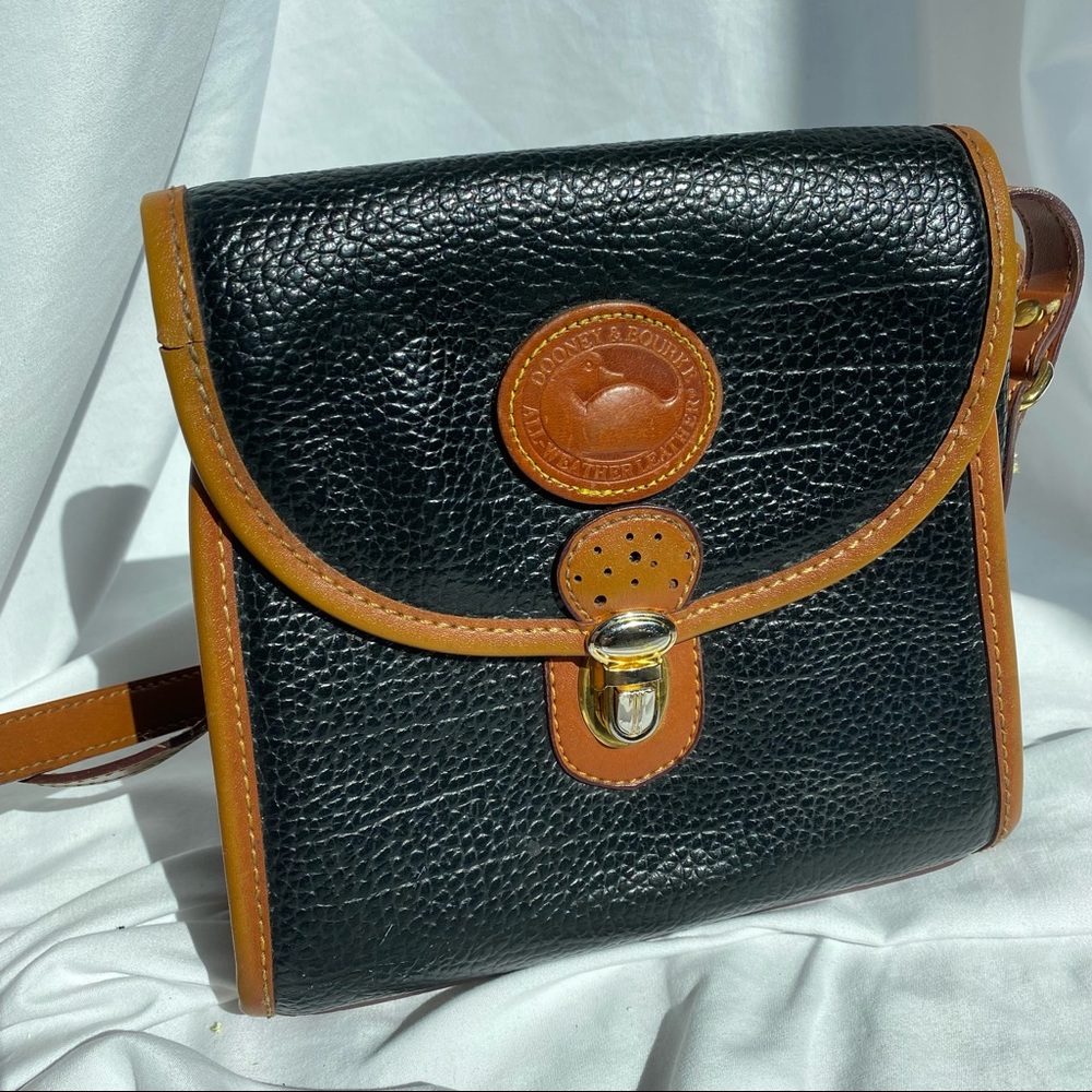 Vintage Dooney and Bourke crossbody leather bag Y2K 90s